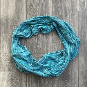 Champion - Teal Blue/Green Infinity Circle Scarf